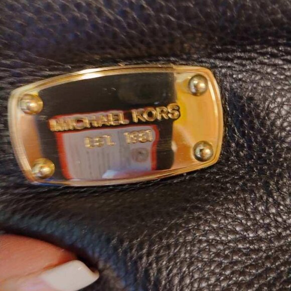 MICHAEL KORS POCKETBOOK NWT - Picture 2 of 9